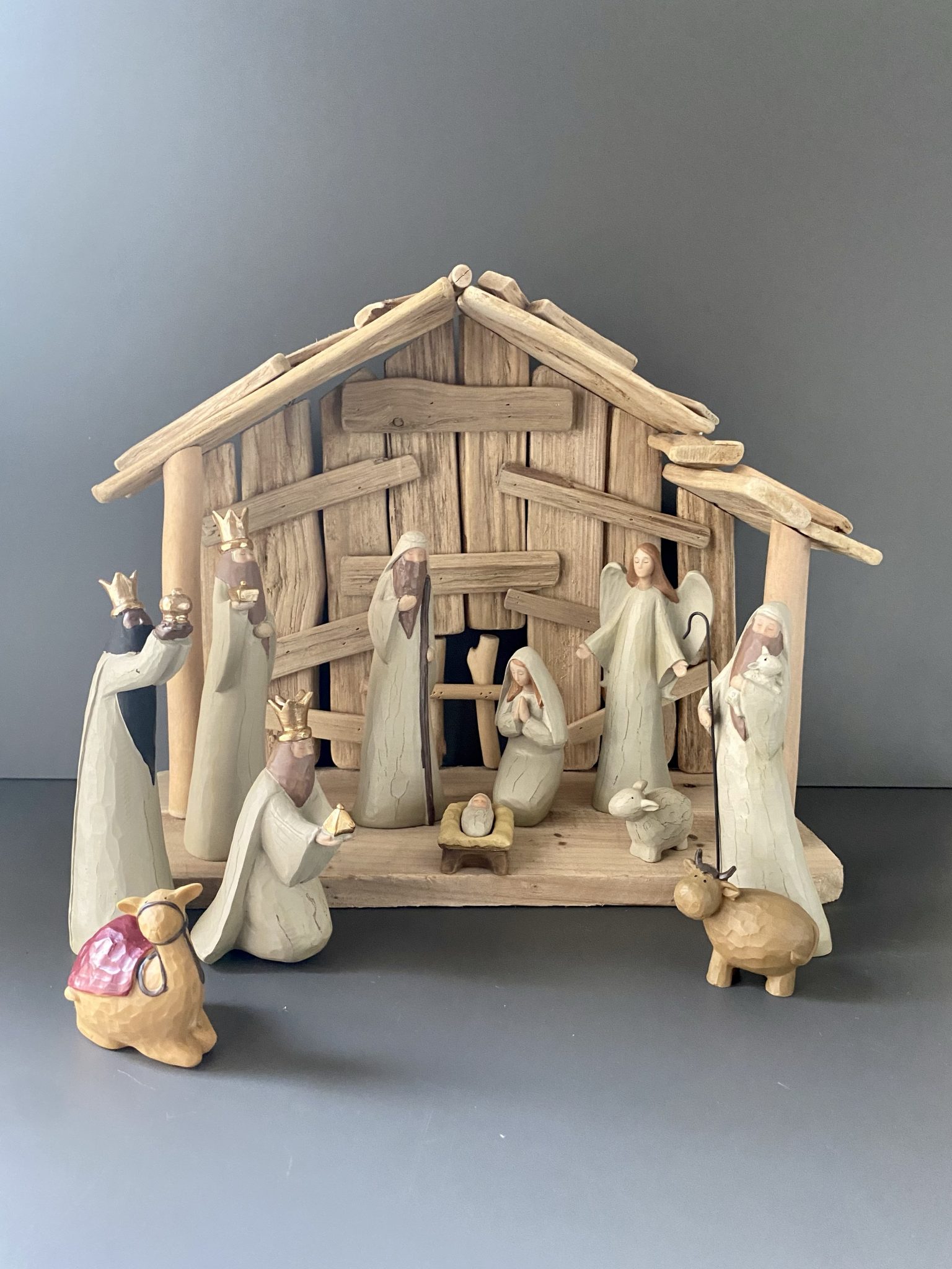 Classic crib figurine set 12 pieces - Christmas crib made of driftwood - Image 2