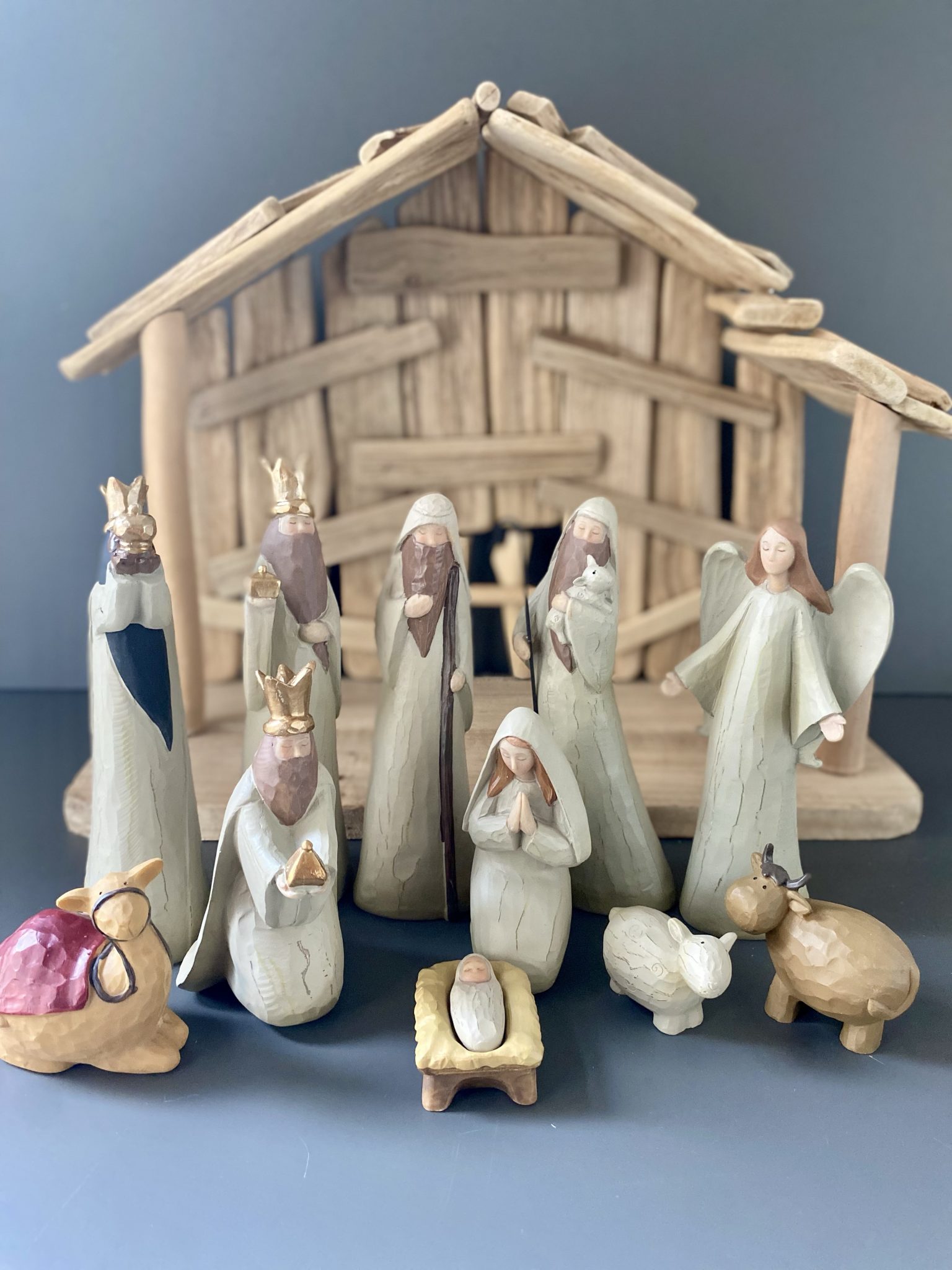 Classic crib figurine set 12 pieces - Christmas crib made of driftwood