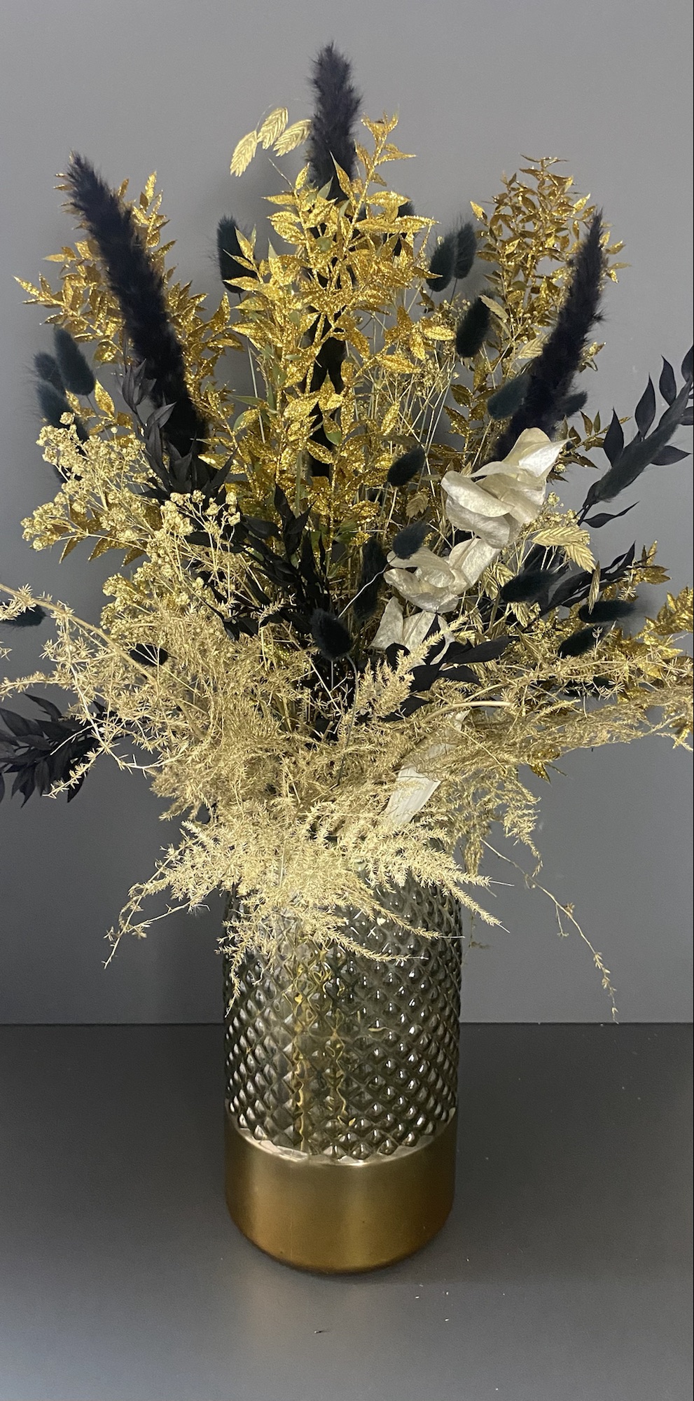 XL Trockenblumenstrauß "Monte-Carlo" Moderner Trockenstrauß in schwarz-gold, handgebunden – Bild 2