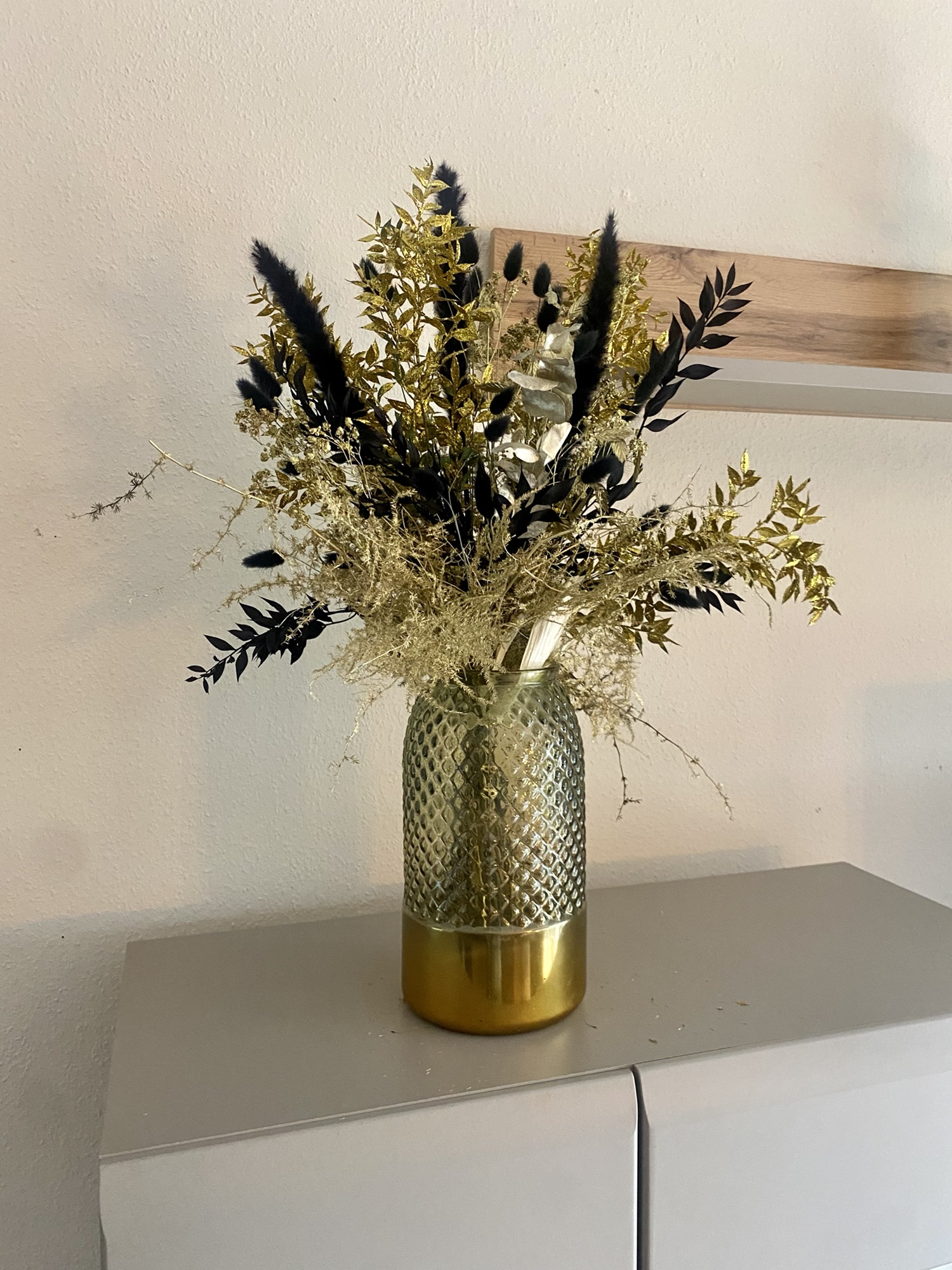 XL Trockenblumenstrauß "Monte-Carlo" Moderner Trockenstrauß in schwarz-gold, handgebunden – Bild 3