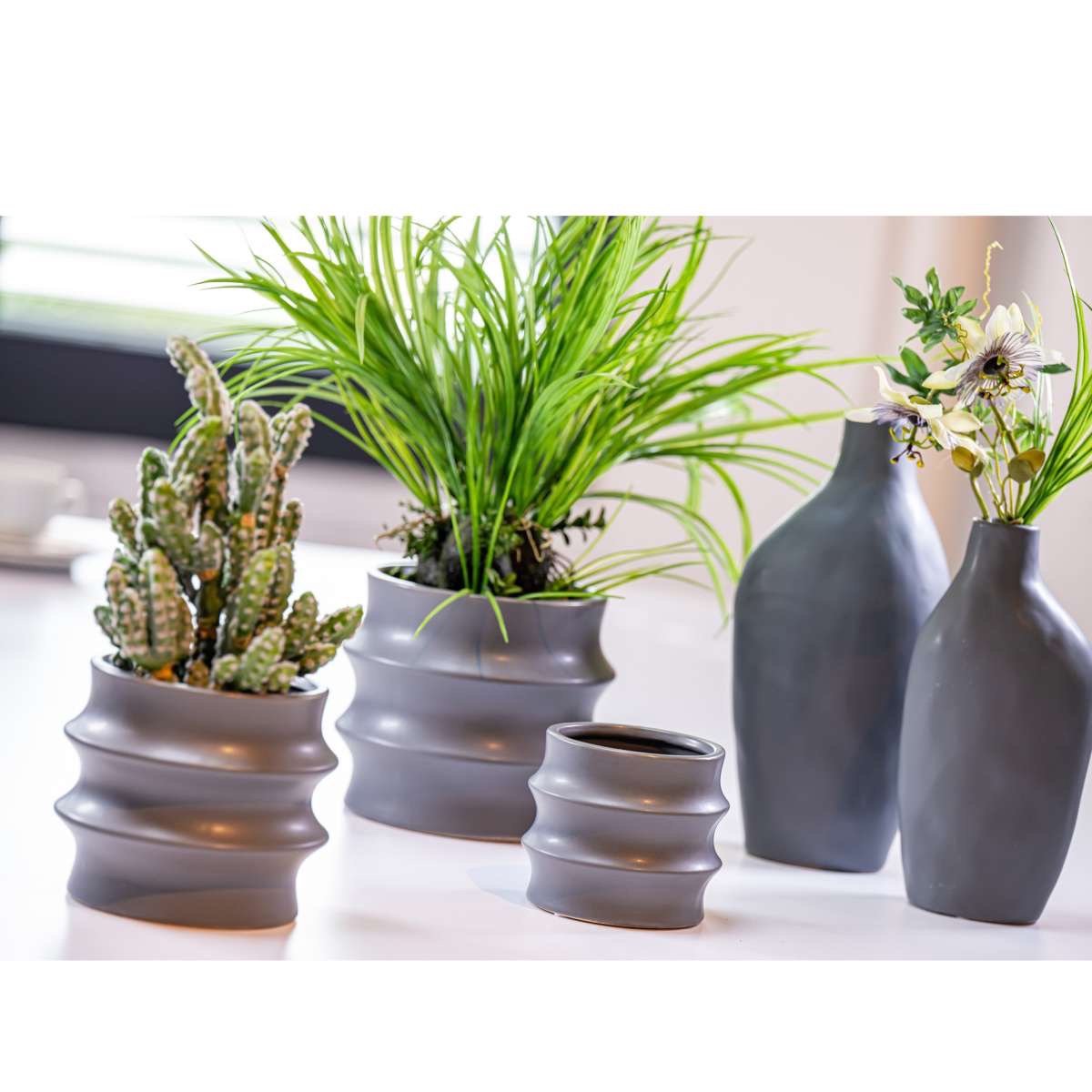 Blumentopf-Jutta grau Keramik Zylindertopf gewellt