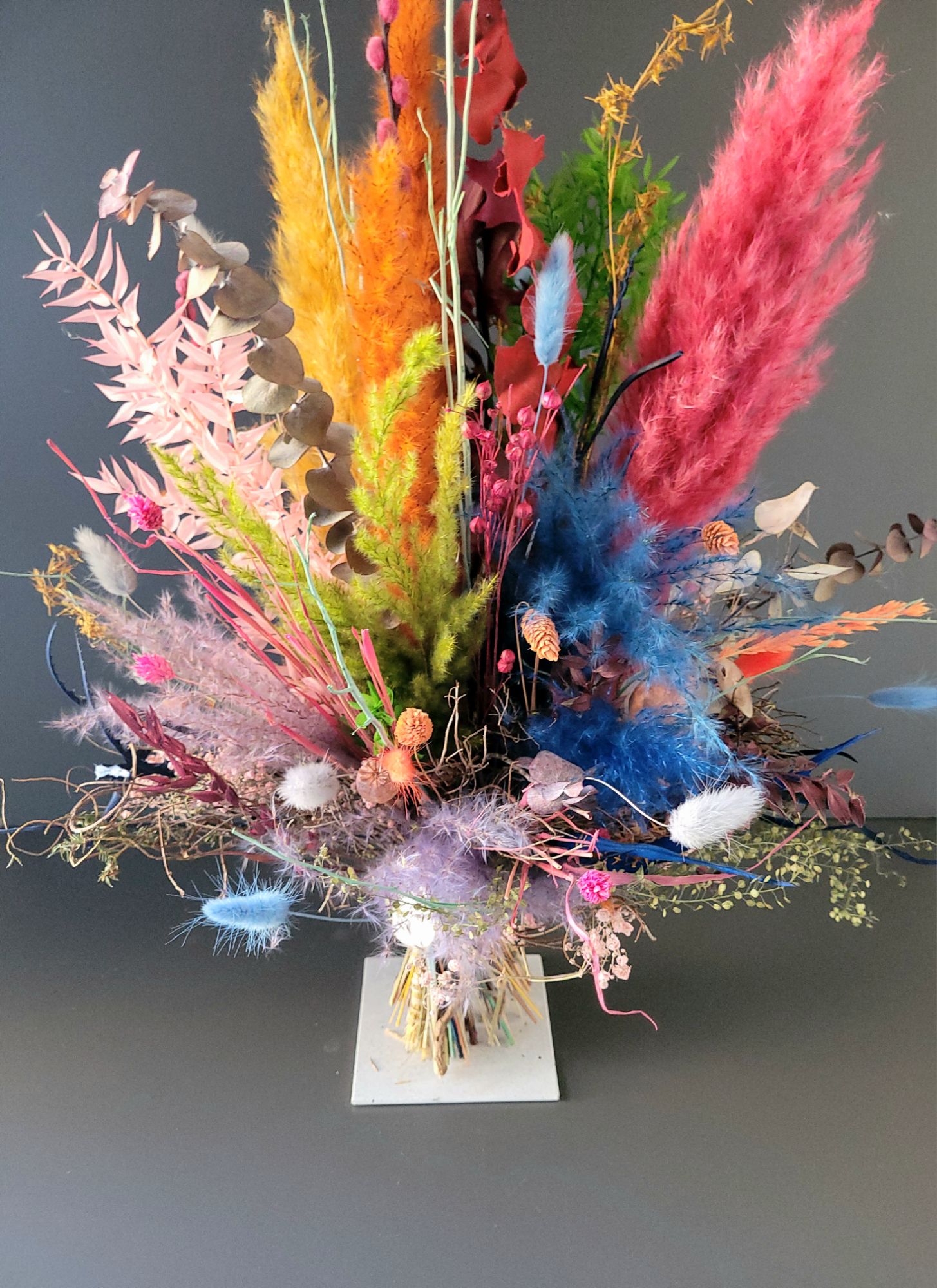 Bunter Trockenblumenstrauß "Carnevale" Farbige Dekoration mit Pampasgras & Eukalyptus – Bild 4