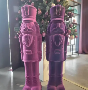 XL Nussknacker beflockt - Weihnachtsdeko Samt, lila & pink – Weihnachtsfigur Modern aus Kunststoff