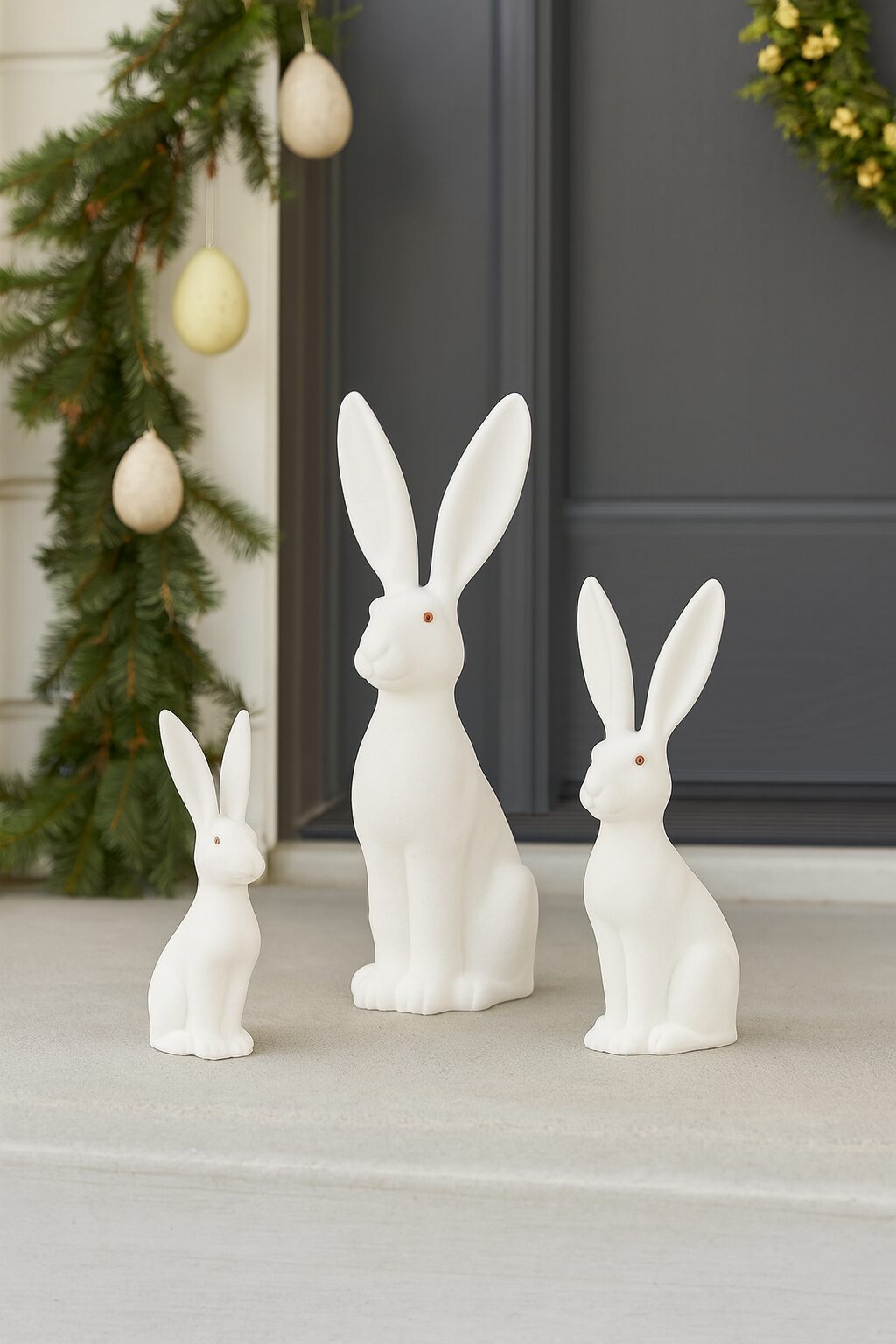 Osterhase weiß beflockt Dekofigur, Langohr Hase im Naturstil, drei Größen zur Auswahl – Bild 3